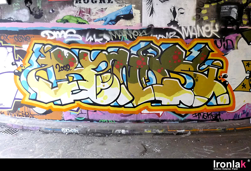 Banos, graffiti, Ironlak