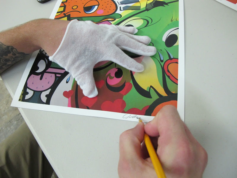 POSE  SMALL GIFT – HELLO KITTY PRINTS. – Ironlak Spray Paint, Markers & Art  Supplies