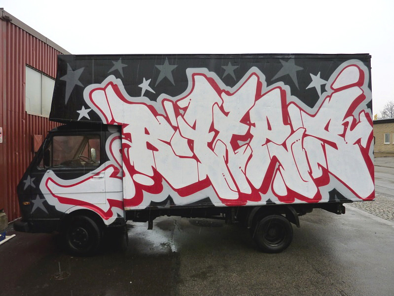 Bates, graffiti, Ironlak