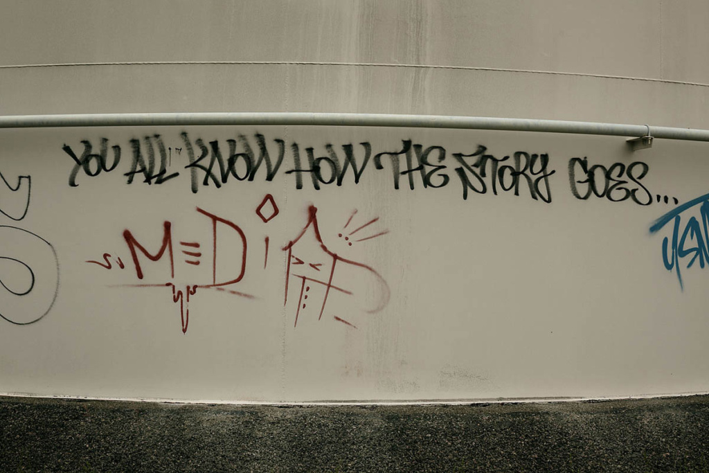 Townsville, Dymskov, graffiti, Ironlak