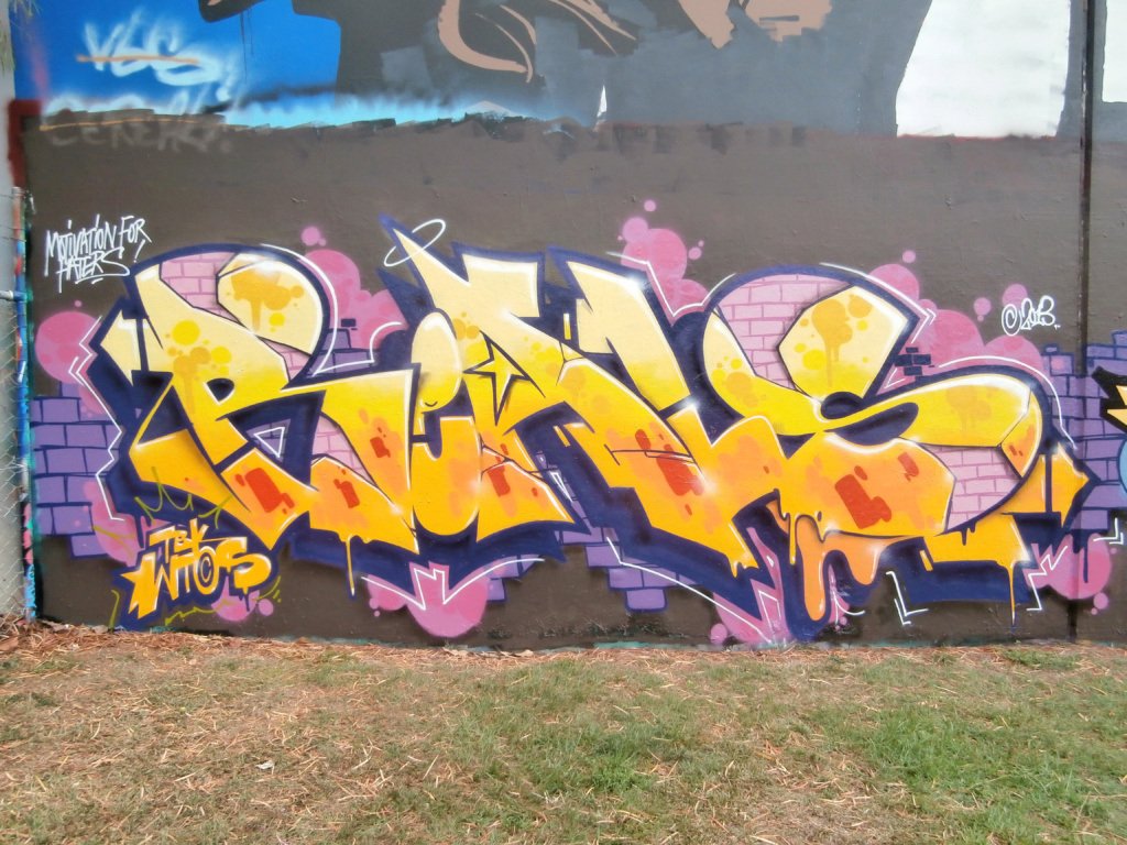 Reals, graffiti. Ironlak
