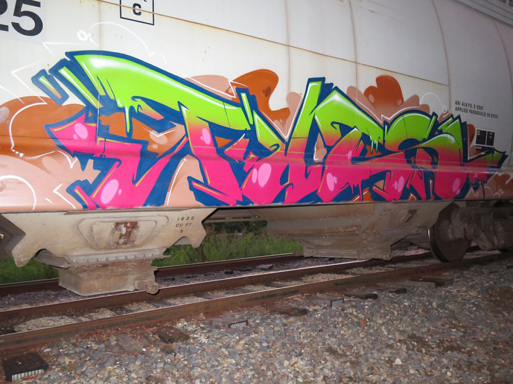 TUES, MUCH, graffiti, Ironlak