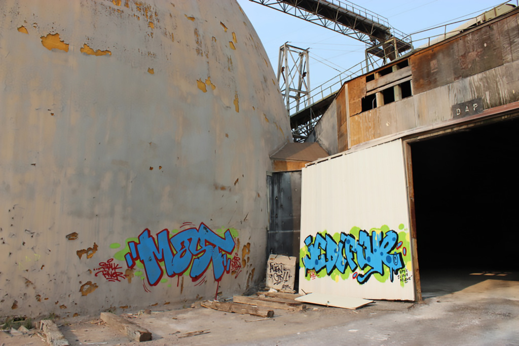 Mast Graffiti Abandoned Ironlak
