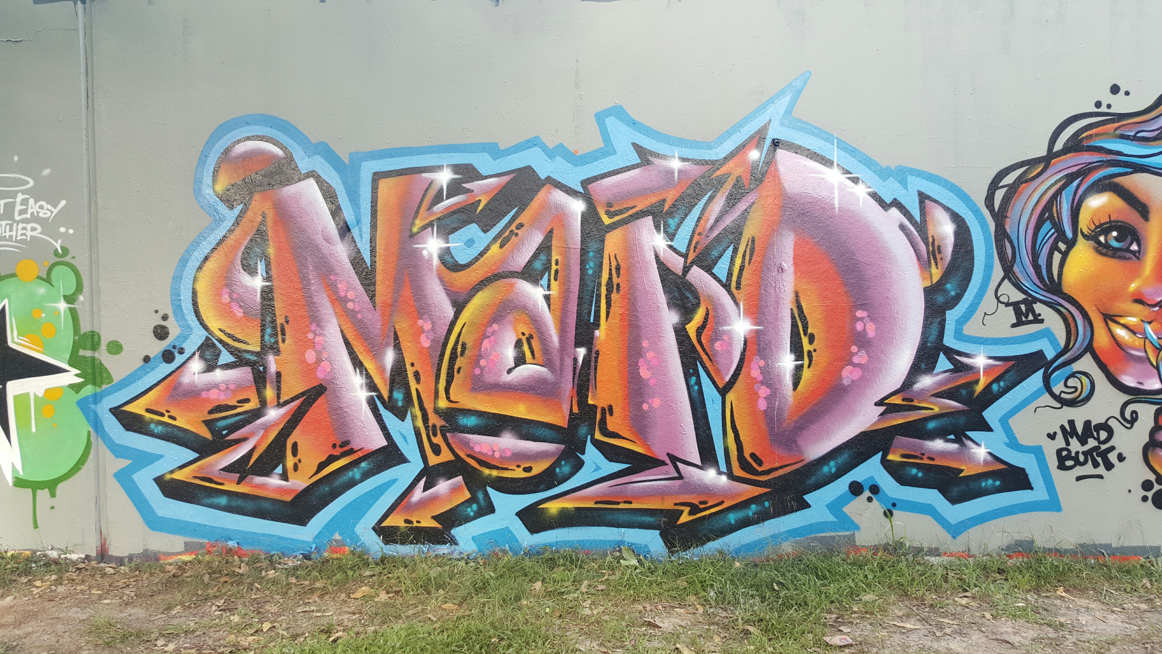 MAID GRAFFITI IRONLAK