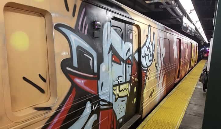 The D–racula Train: Halloween Wholecar in NYC